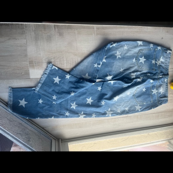 Distressed star pattern ripped jeans - Picture 1 of 2